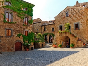 finestre, vasi, borgo, edera, piazza, case, verde, scala, piante, porte, portone