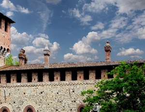 nuvole, tetto, comignoli, cielo, verde, finestre, albero, castello, azzurro, tre, torre, alberi, pianta, foglie, archi