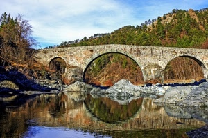 ponte, alberi, fiume, acqua, cielo, arcate, nuvole, riflessi, verde, riflesso, montagna, rocce, archi, bianco, massi, tre, roccia, bosco, sassi