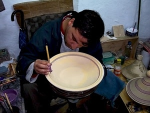 artigiano, ceramica, uomo, piatto, mano, pennello, ombrello, artigianato, lavoro, vaso