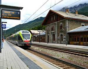 binari, treno, stazione, montagne, montagna, nuvole, cielo, due