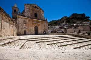 chiesa, gradini, facciata, campanile, scale, scalinata, case, azzurro, cielo, piazza