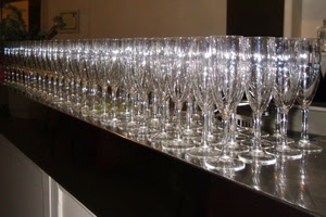 bicchieri, vetro, calici, riflessi, tavolo, trasparente, prospettiva, riflesso