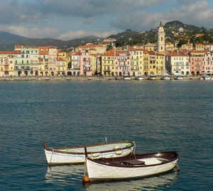barche, mare, due, nuvole, acqua, case, cielo, finestre, campanile, panorama, bianco, montagne, colline, borgo, portici, palazzi, archi, galleggiante, scorcio, riflessi