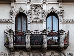 balcone, finestre, liberty, archi, ringhiera, tende, decorazioni, bassorilievi, due, vasi