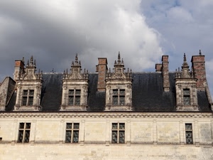 abbaini, finestre, tetto, comignoli, nuvole, cielo, palazzo