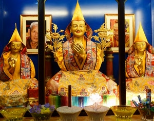 statue, oro, tre, quadri, devozione, giallo, cappelli