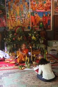 candele, devozione, donna, fiori, monaco, tappeto, persone, dipinti, statue, quadri