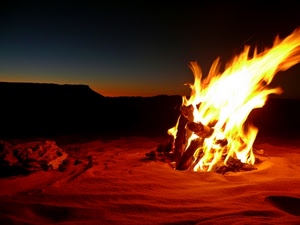 fuoco, sabbia, fiamme, rosso, falò, notte, cielo, giallo, tramonto, fiamma, legna, deserto, spiaggia, tronchi, notturno
