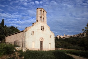 chiesa, nuvole, cielo, rosone, paese, archi, verde, paesaggio, facciata