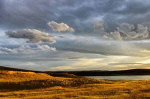 nuvole, cielo, acqua, lago, paesaggio, colline, erba, panorama, prati, orizzonte, tramonto, bianco, fiume, giallo, mare