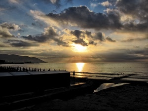 nuvole, mare, tramonto, cielo, spiaggia, sole, ombrelloni, controluce, acqua, riflessi, alba, raggi, onde, riflesso