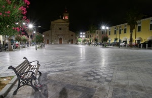 panchina, chiesa, piazza, fiori, lampioni, luci, notturno