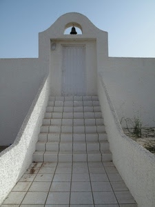 porta, campana, bianco, gradini, scala, scalinata, scalini, piastrelle