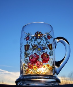 vetro, fiori, cielo, bicchiere, trasparente, manico, azzurro, boccale, rosso, sole, trasparenza, nuvole, disegni, decorazioni, foglie, colori, riflessi, giallo