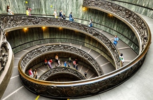 scala, spirale, chiocciola, persone, luci, curve, turisti, passanti, scale, visitatori, gradini, gente, corrimano