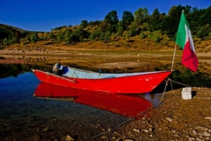 bandiera, barca, acqua, alberi, rosso, tricolore, lago, riva, riflesso