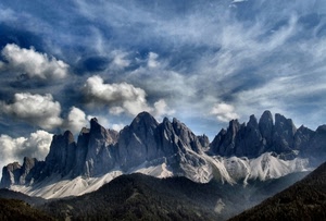 nuvole, cielo, montagne, cime, neve, vette, alberi, rocce, bianco, azzurro, roccia, verde, picchi, ghiacciaio, paesaggio, montagna
